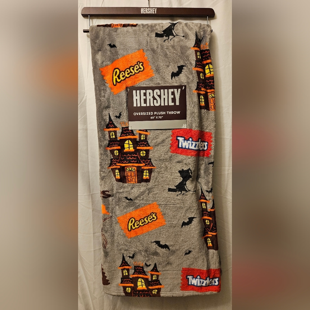 Hershey Halloween Oversized Plush Throw Blanket NWT